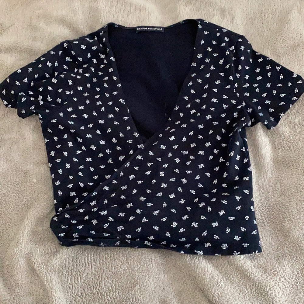 Brandy Melville Short Sleeve Tie Around Top